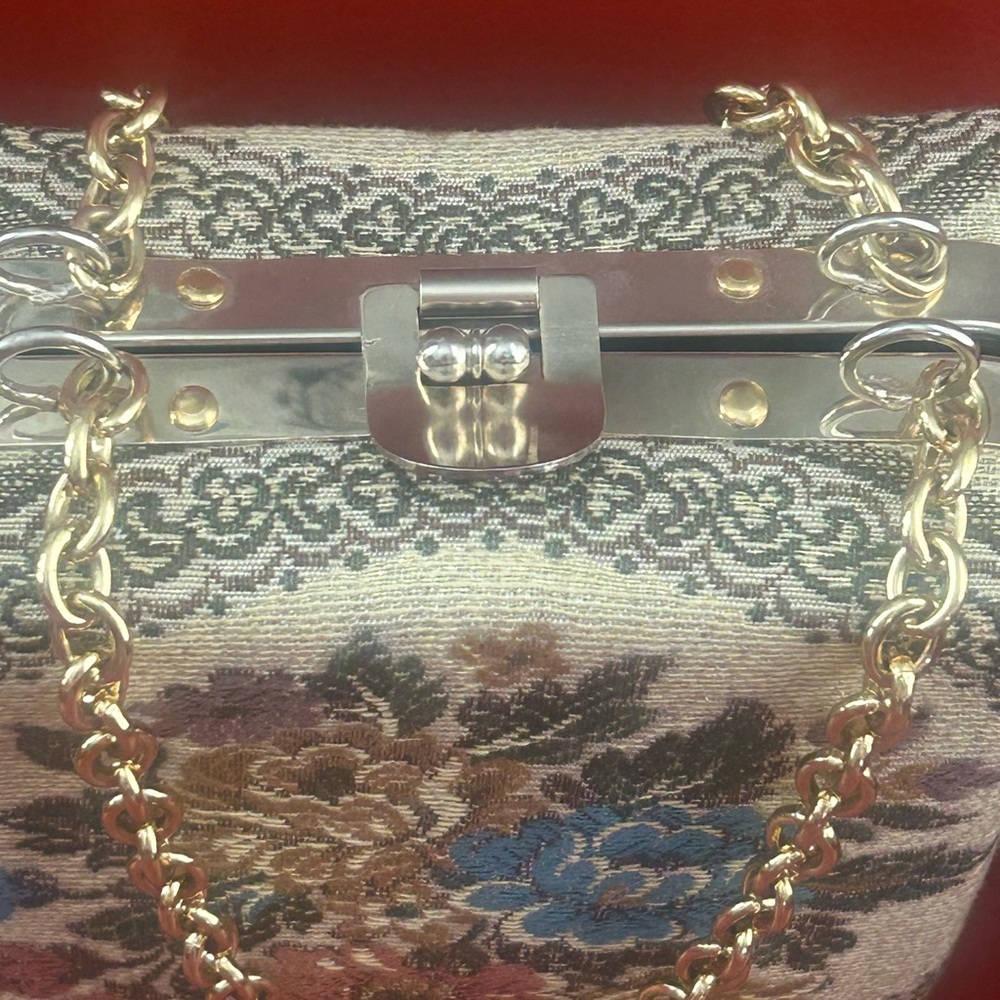 Vintage Delill floral tapestry square pill box style purse made in Italy. - Picture 14 of 14
